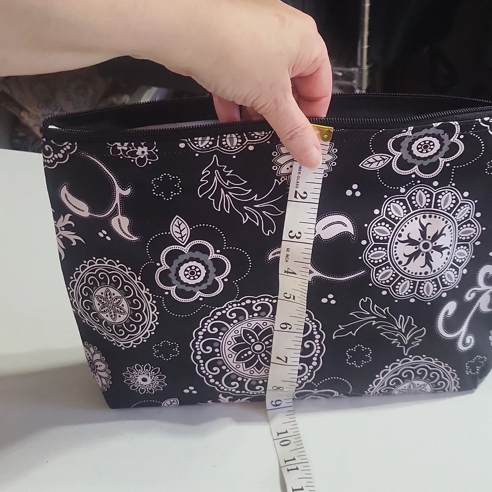 THIRTY-ONE Black White Floral Plastic Lined Zippered Pouch